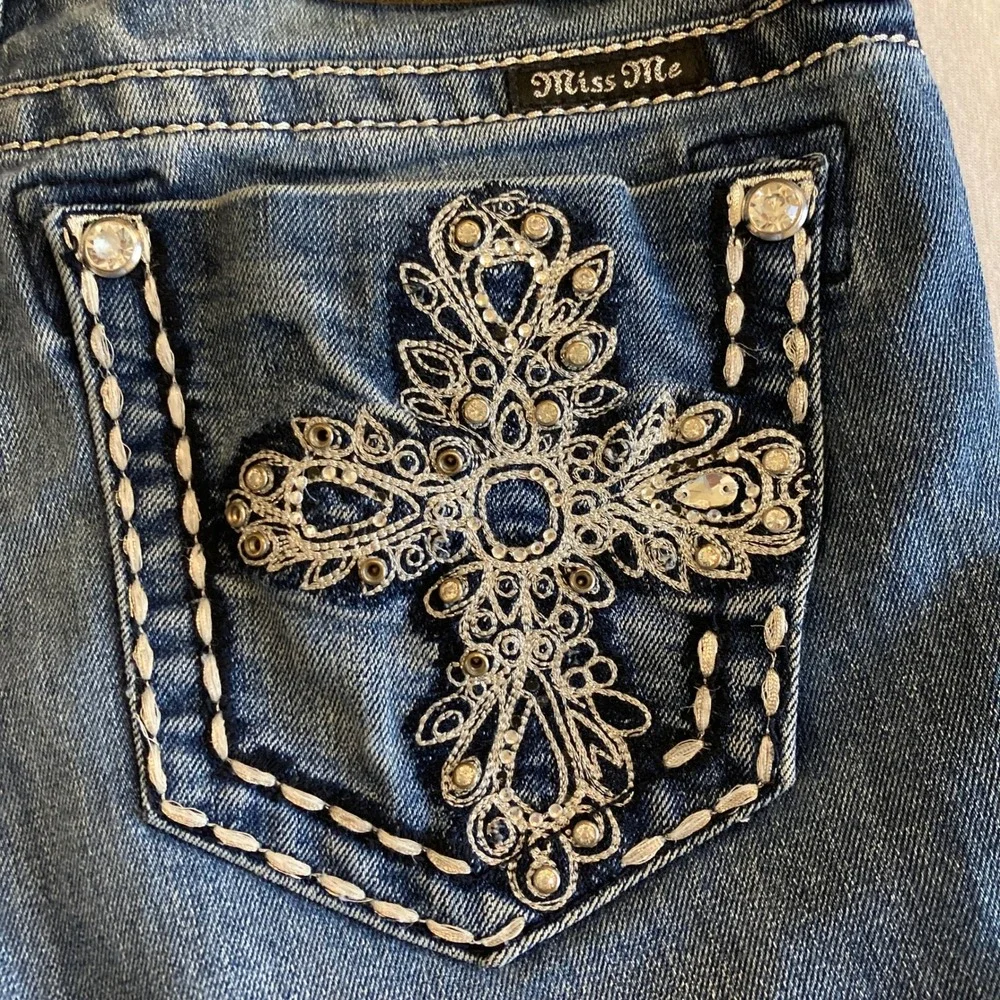 Miss Me Jeans 27 (Fit 27x29.5) Mid-Rise Skinny Jeans Blue Rhinestone Cross